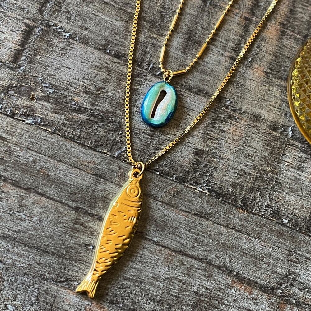 NEW Golden Fish & Shell Layering Necklace Set - Picture 2 of 11